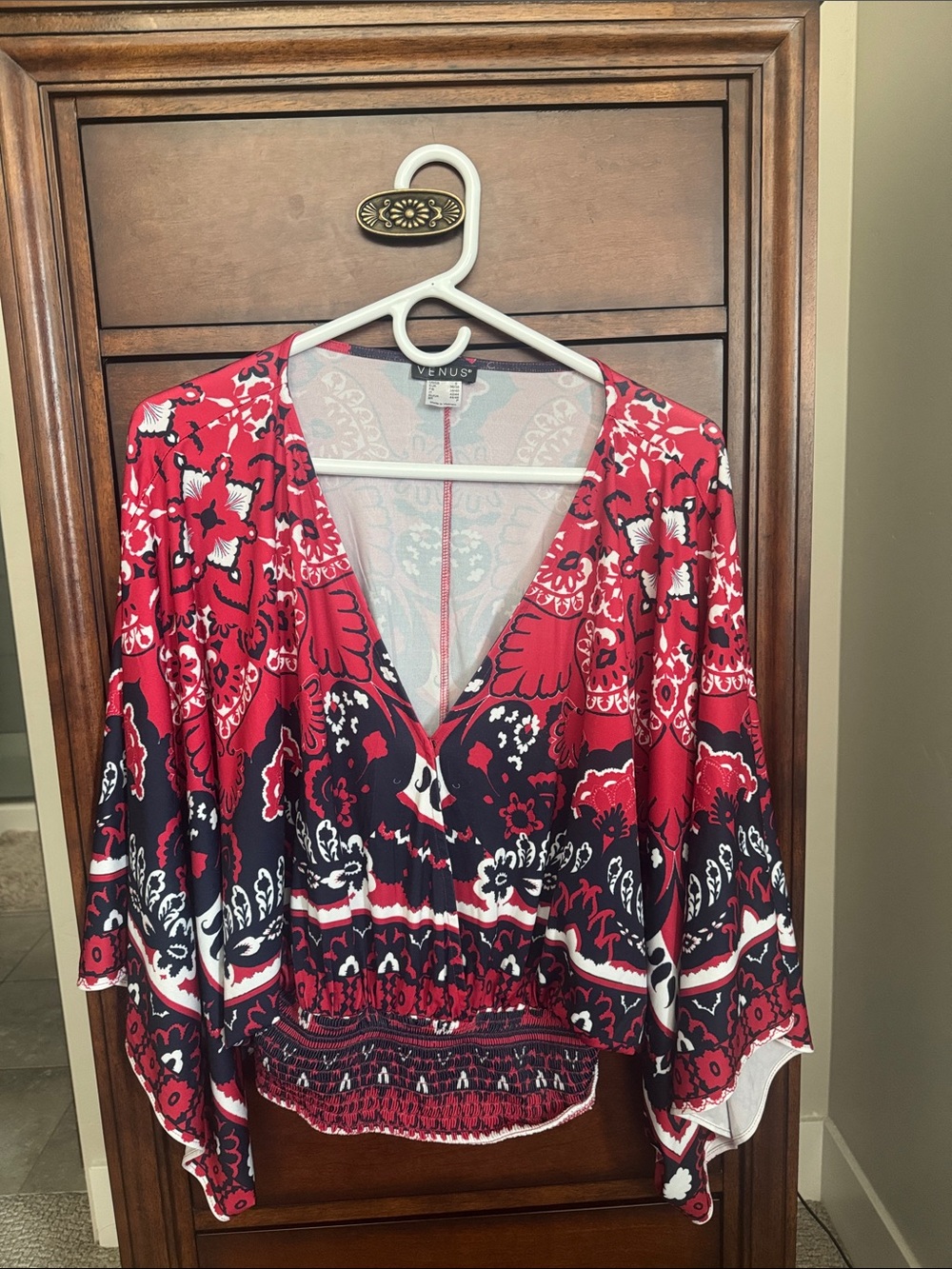 Venus red/white/blue top with ruched bottom flare sleeve small